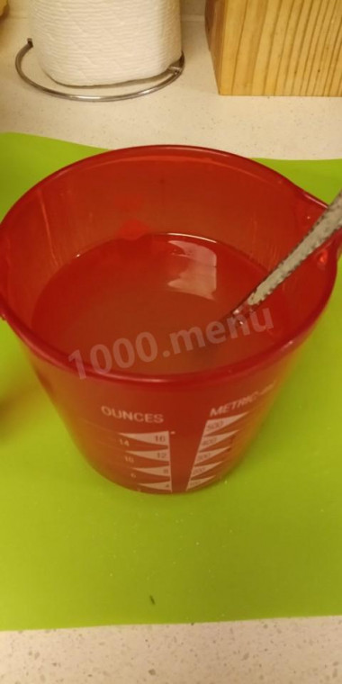 Рецепт - Закуска из баклажан, томатов и болгарского перца на зиму. - Шаг 7 -  Потом укладываем помидоры. Режьте помидоры кольцами или четвертинками. Можно обдать кипятком и снять кожицу.