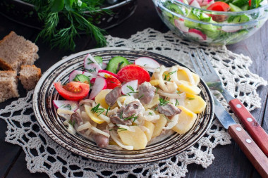 Куриные сердечки в духовке с картошкой
