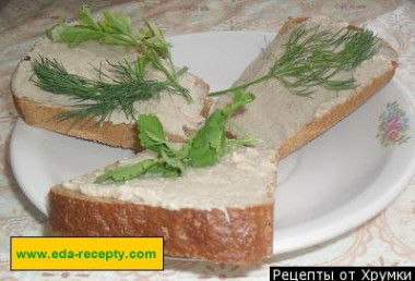Бутерброд с маслом яйцом и селедкой