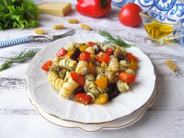 Макароны с запеченными овощами и сыром в духовке