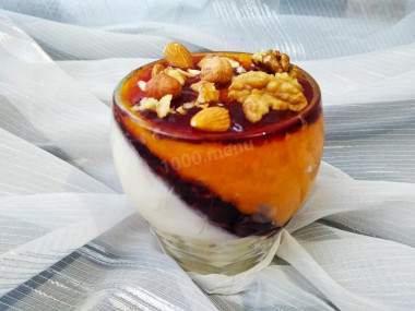Сливочно-тыквенный десерт с орехами, джемом и корицей