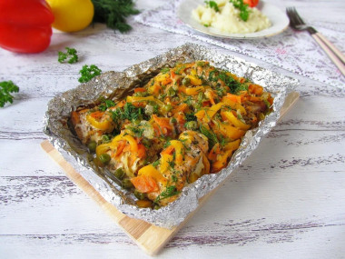 Красная рыба с овощами в фольге запеченная