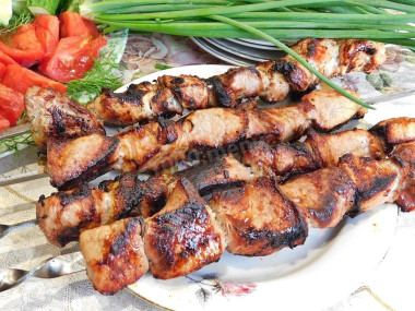 Шашлык в красном вине на мангале