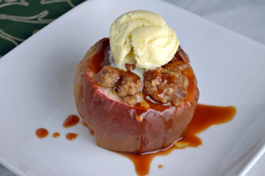 Запеченные яблоки в карамели
