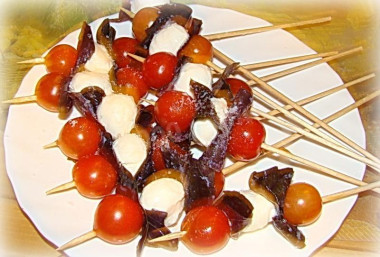 канапе закуска из помидоров черри и сыра