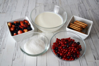 Рецепт - Летний десерт без выпечки со взбитыми сливками и ягодами - Шаг 1 - Подготовить ингредиенты. Для приготовления слоеного десерта со взбитыми сливками и ягодами нам понадобится: жирные сливки для взбивания (33-35% жирности), бисквитное или сахарное печенье, сахар, смесь ягод красной и черной смородины (можно взять какой-то один вид) и смесь лесных ягод (черника, земляника, малина и т. д.)