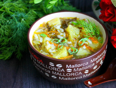 Суп с морской капустой и рисом.