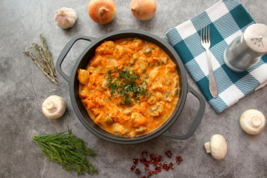 Куриный гуляш с шампиньонами как в детском саду