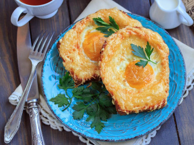 Гренки с яйцом в духовке
