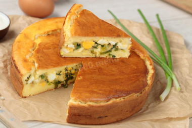 Заливной пирог с яйцом и луком на сметане