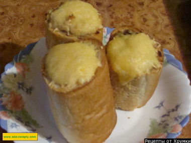Жульен с курицей в багете