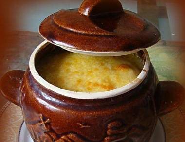 Жульен на молоке с курицей и грибами в горшочках