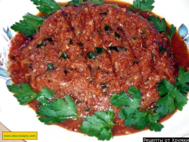 Закуска из кабачков с чесноком и томатной пастой