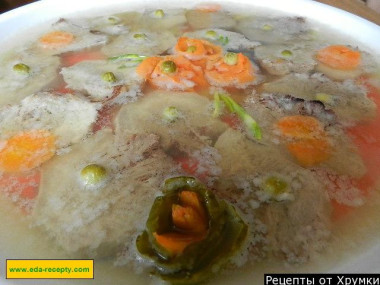 Заливное с желатином из языка с овощами