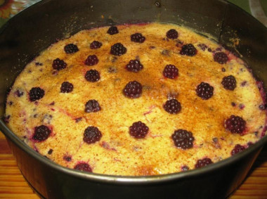 Запеканка детская с творогом и ежевикой