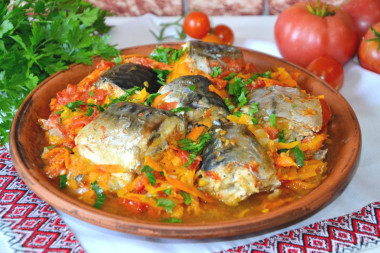 Скумбрия в мультиварке с овощами