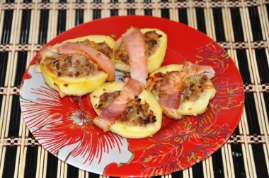 Запеченная в духовке картошка фаршированная с беконом