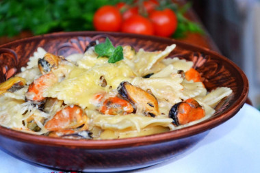 Макароны с замороженными мидиями и сливками