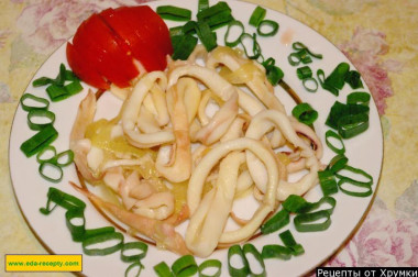 Кальмары с луком и чесноком
