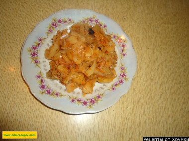 Тушеная капуста с картошкой и морковкой