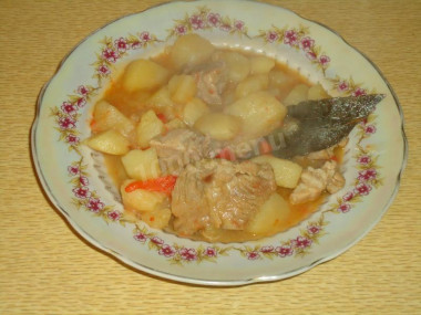 Тушеная свинина с картошкой морковкой луком и перцем