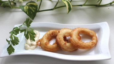 Кальмары жареные кольцами в кляре из пива