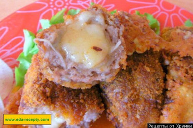 Котлеты из трех видов мяса с сыром и чесноком