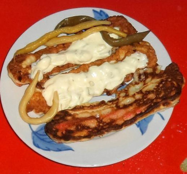 Крабовые палочки в кляре с соусом аля тартар