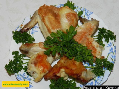 Куриные крылышки в кляре из крахмала на сковороде