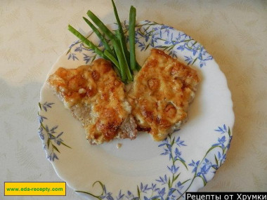 Мясо в духовке с сыром