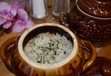 Треска в горшочке с вином и рисом