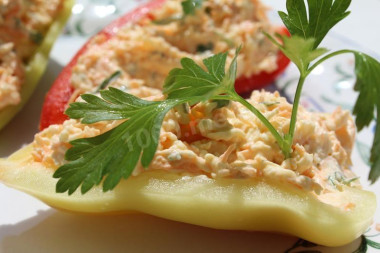 Болгарский перец с морковкой и плавленым сыром