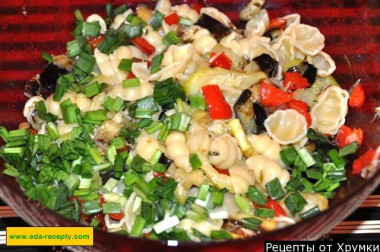 Макароны с баклажанами, болгарским перцем и кабачками