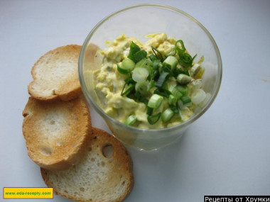 Гренки в духовке с солеными огурцами