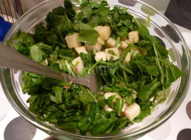 Салат с грушей и кедровыми орехами