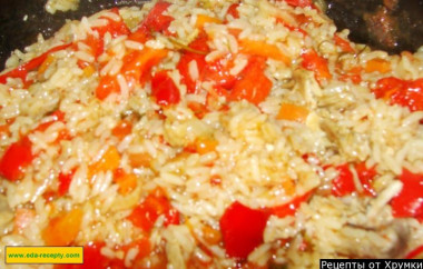 Плов с болгарским перцем, мясом и овощами