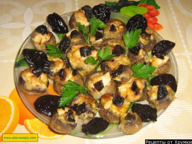Шампиньоны с черносливом