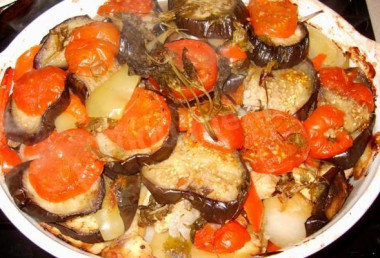 Курица с картошкой, баклажанами и помидорами в фольге