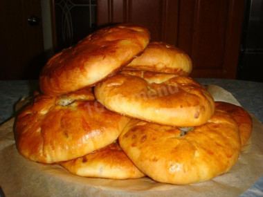 Беляши на дрожжах запеченные