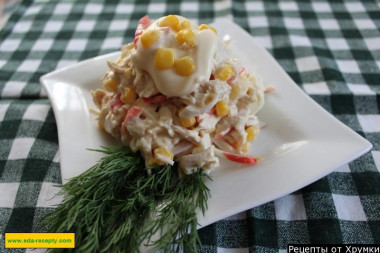 Салат Свежесть из курицы с ананасами и крабовыми палочками