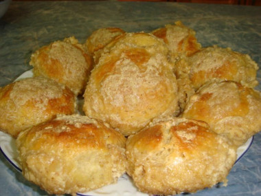 Пышные булочки в сливочном соусе с сахаром