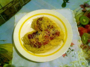 Спагетти с сыром помидорами и баклажанами