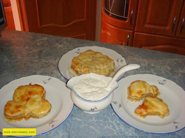 Фигурные пирожки из готового слоеного теста