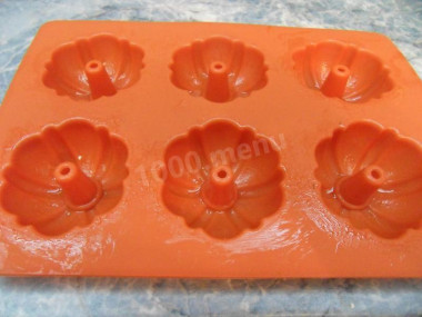 Рецепт - Йоркширский пудинг - Шаг 6 -  Миску с тестом накрываем пищевой пленкой и даем постоять.