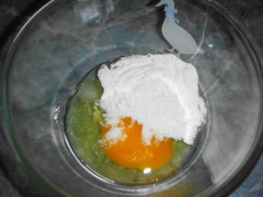 Рецепт - Салат Курортный  с яичными блинами - Шаг 1 - Яйцо, крахмал, соль