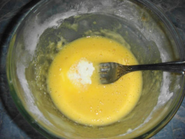 Рецепт - Салат Курортный  с яичными блинами - Шаг 2 -  Добавление сливок