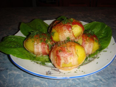 Картофель с начинкой в духовке с беконом