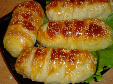 Слоеные рулетики с плавленым сыром латуком ветчиной