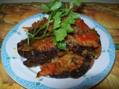 Горячая закуска - соте из баклажанов с помидорами и перцем