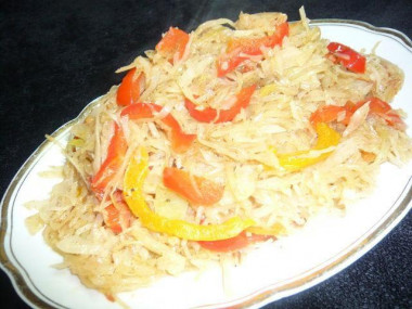 Постная капуста тушеная с болгарским перцем и томатами